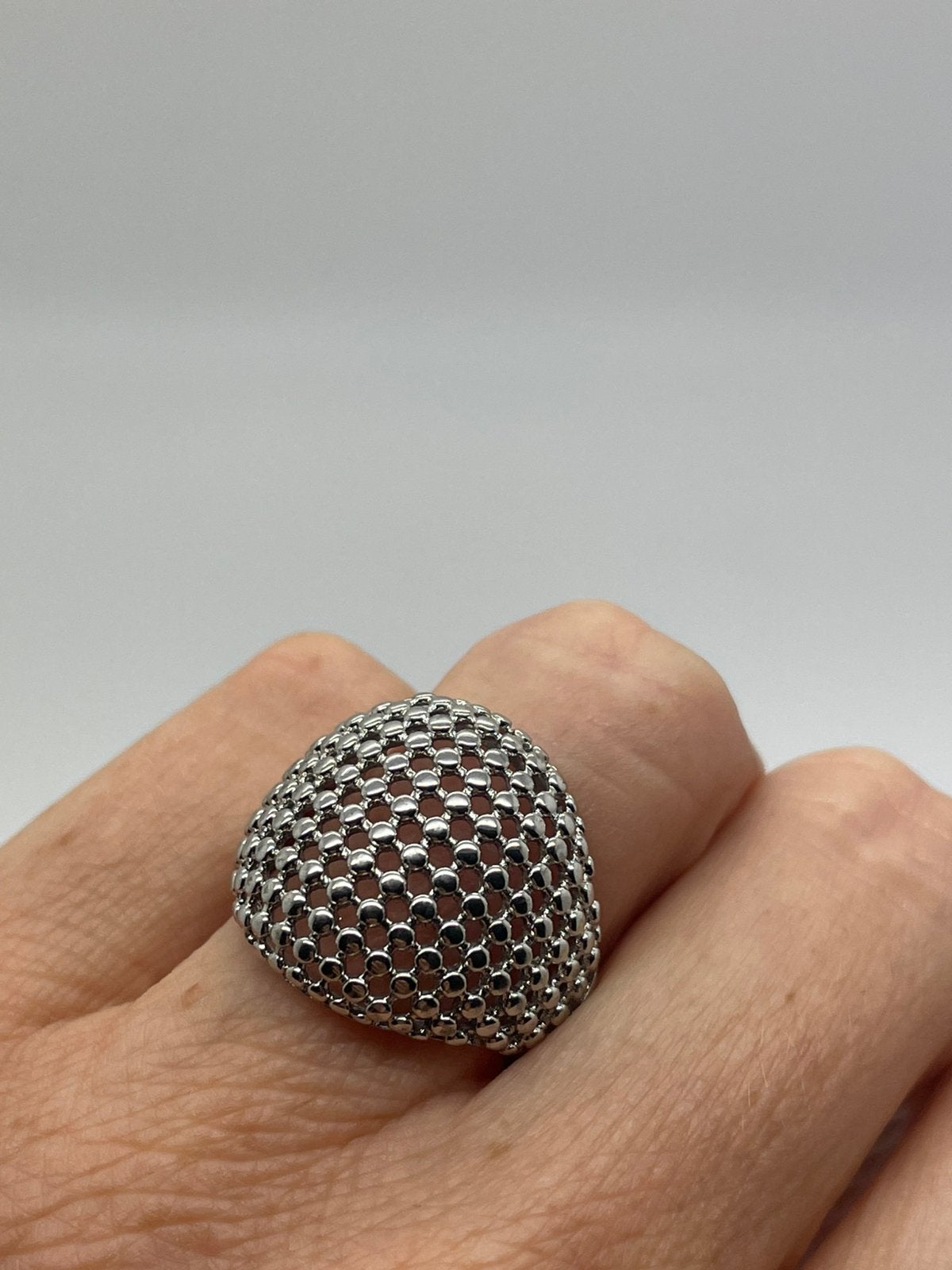 G106 Prachtige zilveren egel ring maat 18,25, 18 tot 19, Ophalen of Verzenden, X, Dame