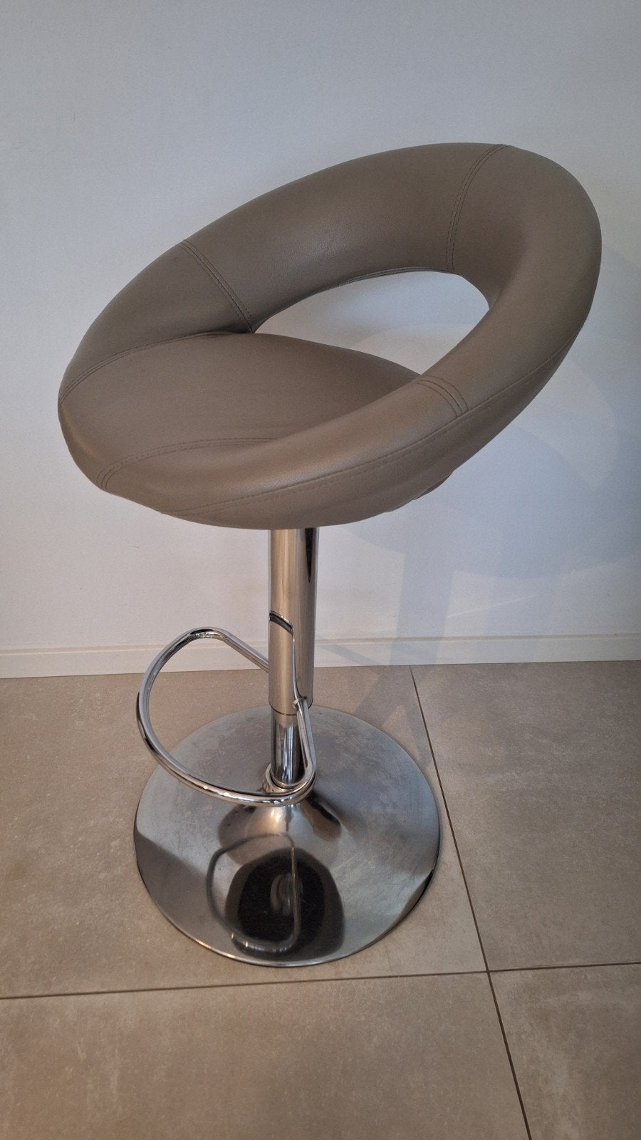 Barkrukken 5 stuk in kleur grijs, PU leer in kokoon design, Ophalen, In hoogte verstelbaar, 60 tot 90 cm, Metaal