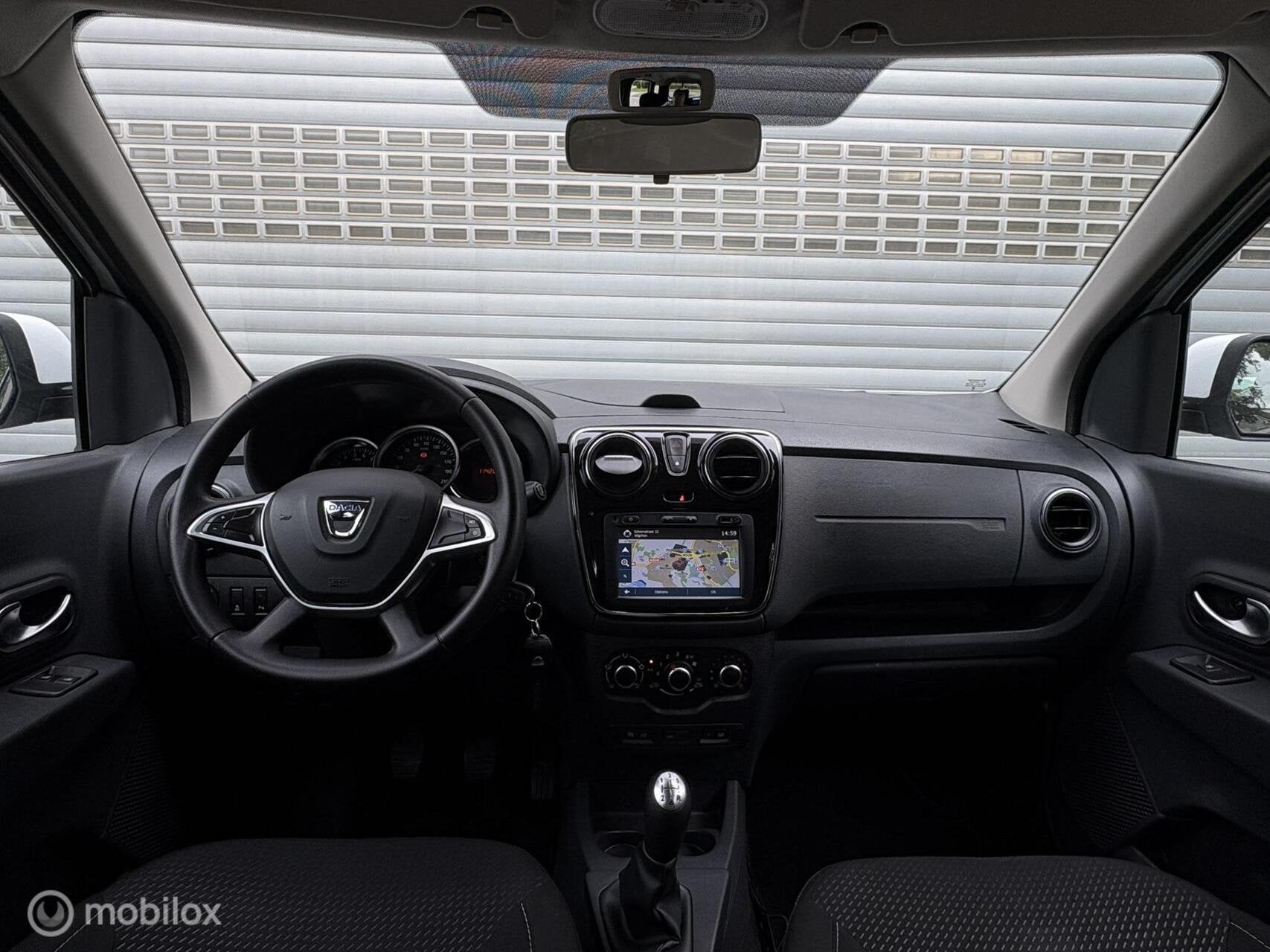 Dacia Lodgy 1.2 TCe *CRUISE*NAVI*P-SENSOREN*ISOFIX, Auto's, Voorwielaandrijving, Euro 6, Wit, Handgeschakeld