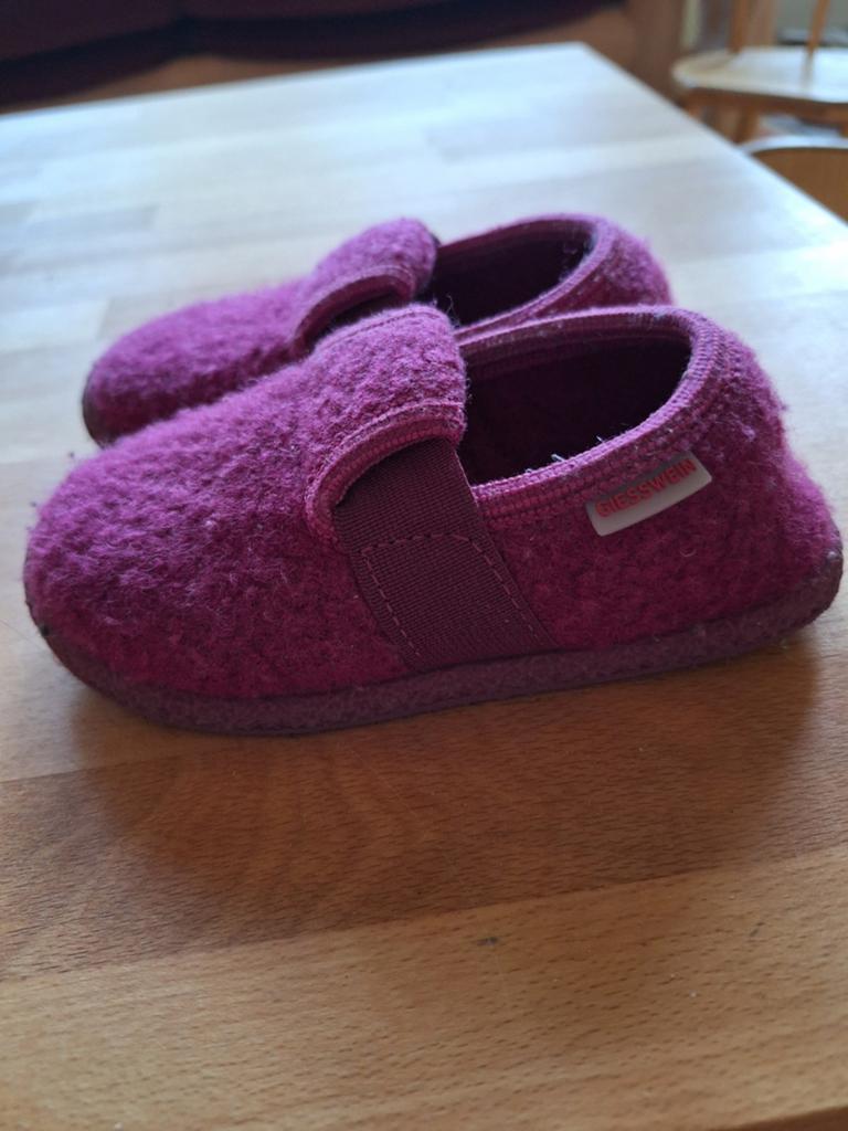 Giesswein slofjes donker roze maat 26, Ophalen of Verzenden, Meisje, Slofjes