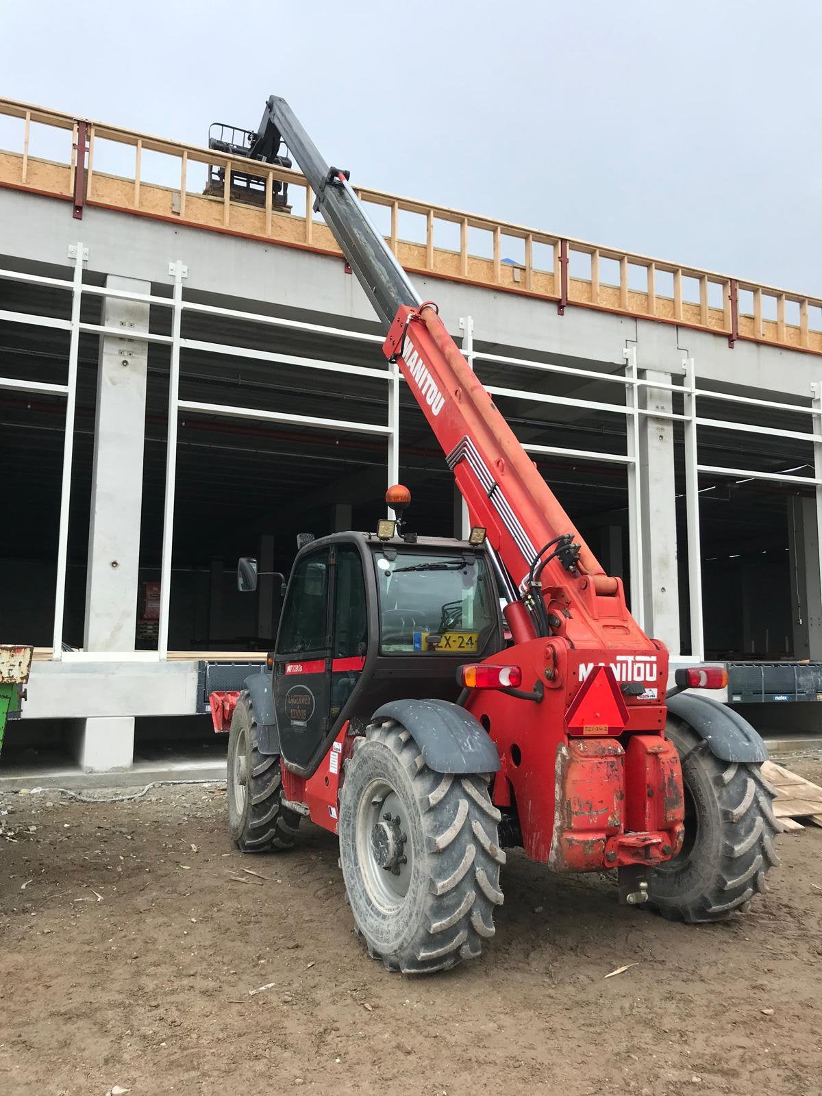 Huur Manitou MT1030 met aanbouwdelen, Ophalen, Verreiker
