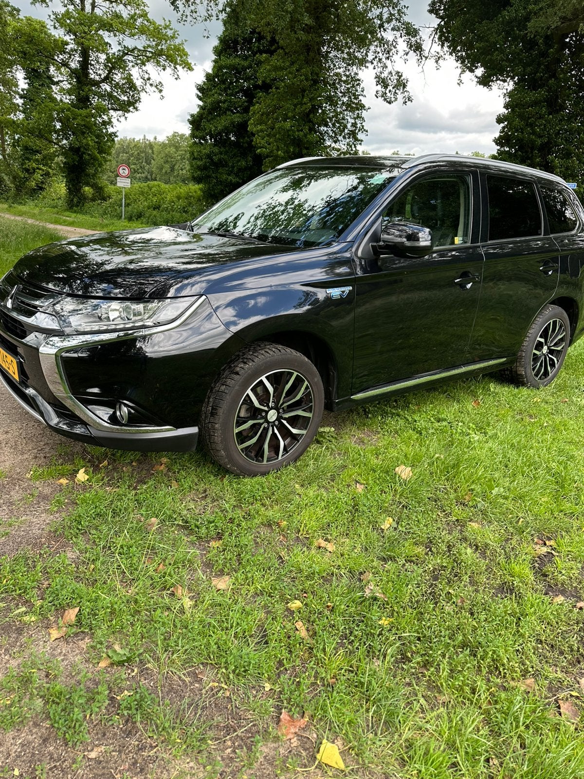 Mitsubishi Outlander PHEV EV 2015, 1998 cc, Outlander, 4 cilinders, 1820 kg