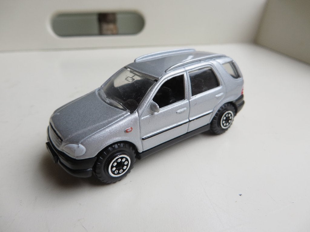 Welly Mercedes Benz M-Class, Hobby en Vrije tijd, Modelauto's | Overige schalen, Ophalen of Verzenden, Zo goed als nieuw, Auto