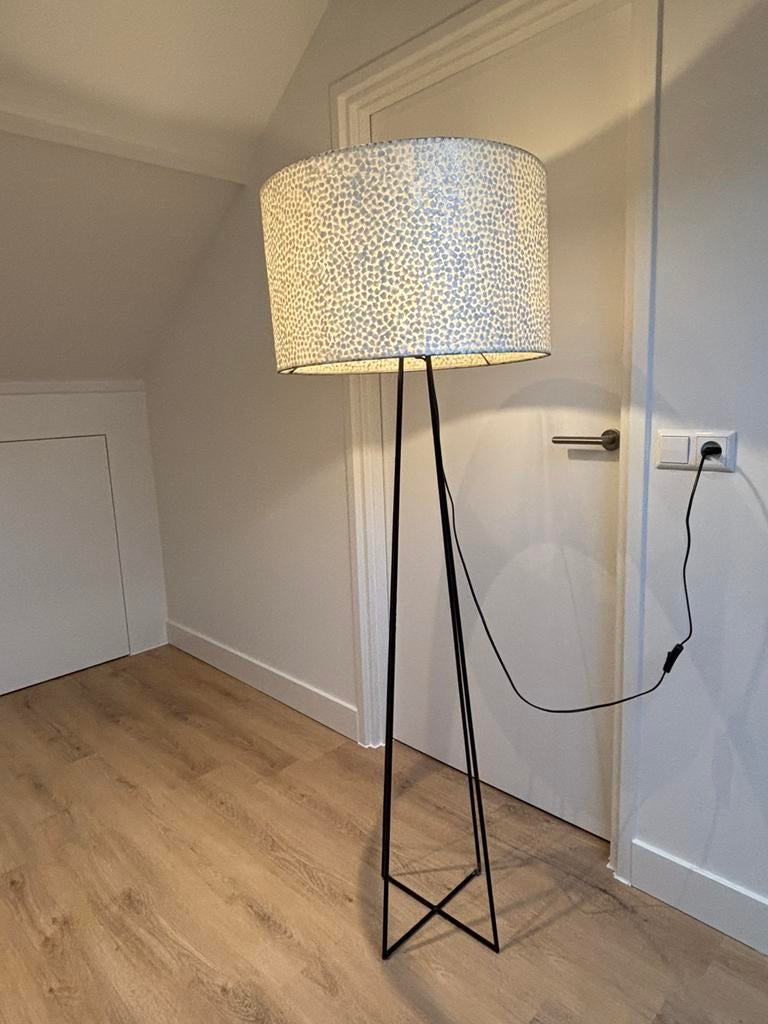Gietijzeren staande lamp met handgemaakte kap, Ophalen, Zo goed als nieuw, 150 tot 200 cm