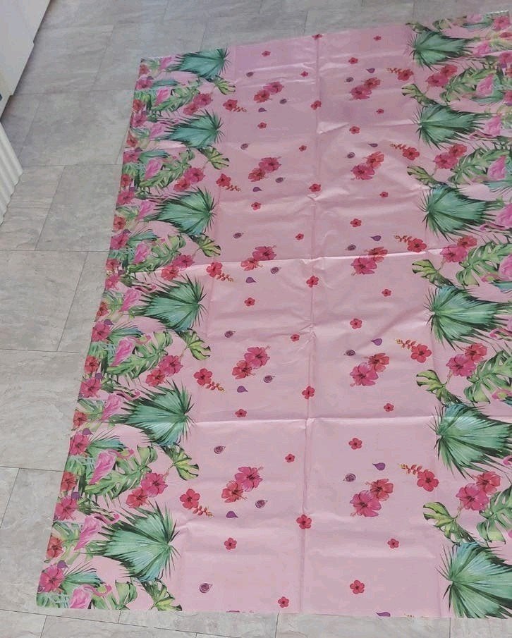 plastic roze tafelkleed met bloem motief, Geschikt voor buiten, Ophalen of Verzenden, Zo goed als nieuw, Kunststof