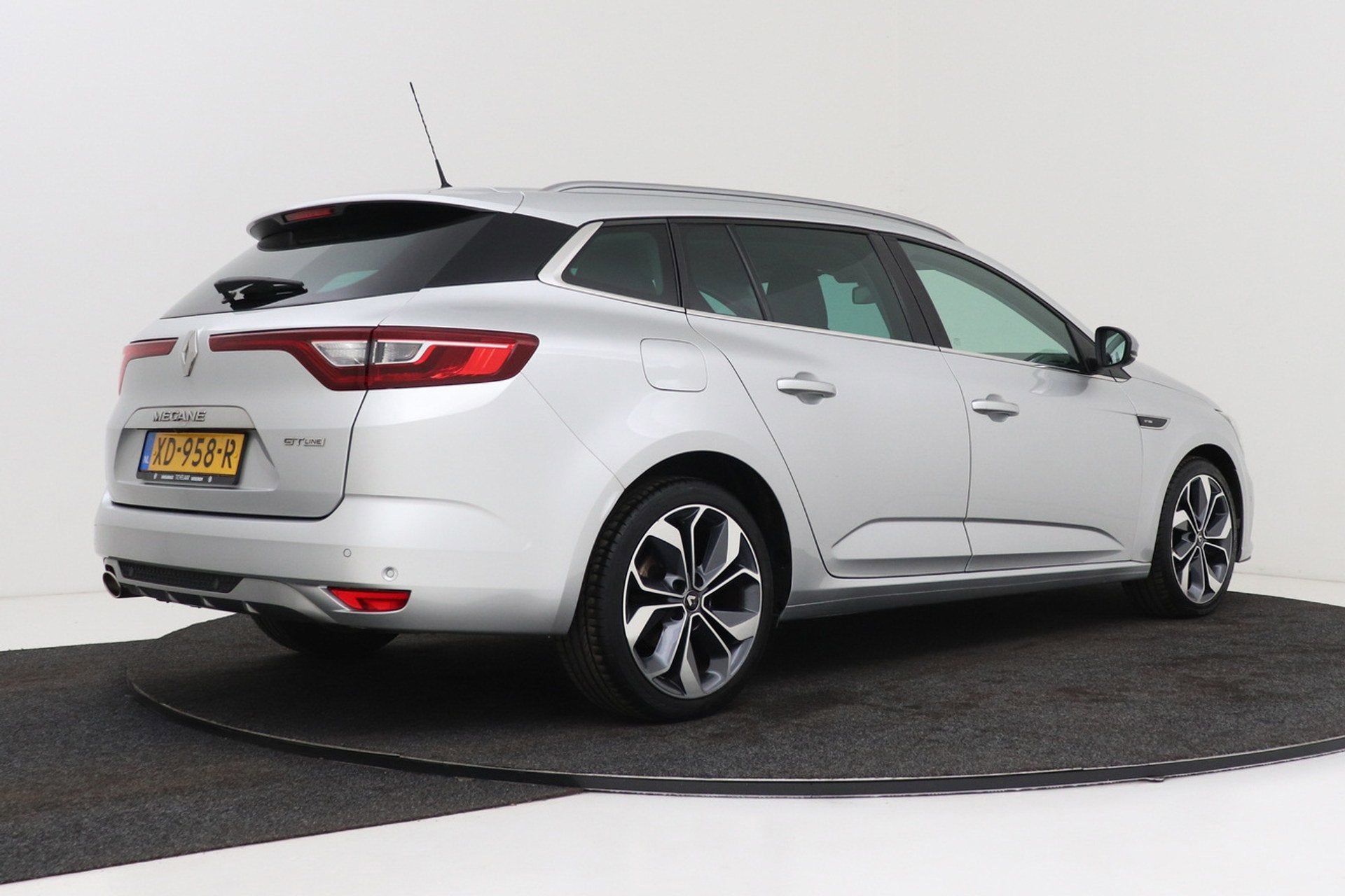 Renault Mégane Estate 1.2 TCe GT-Line | 29.000 KM! | Camera, Voorwielaandrijving, 4 cilinders, Leder en Stof, 132 pk