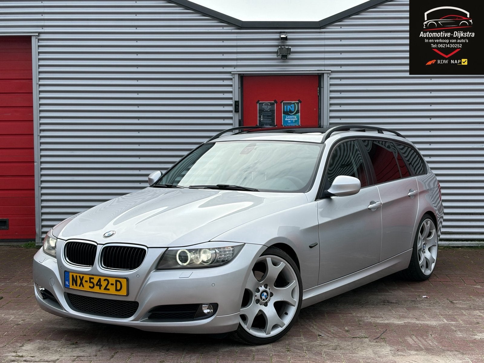 BMW 3-Serie LCI 318I Touring/ Pano-Dak/Bluetooth/Xenon/Navi, Dealer onderhouden, Zwart, Handgeschakeld, 1405 kg
