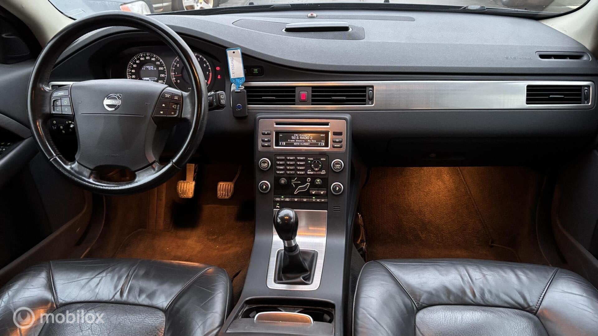 Volvo V70 2.5T Momentum NL-AUTO / DEALER HISTORIE, Voorwielaandrijving, Blauw, 2521 cc, Handgeschakeld