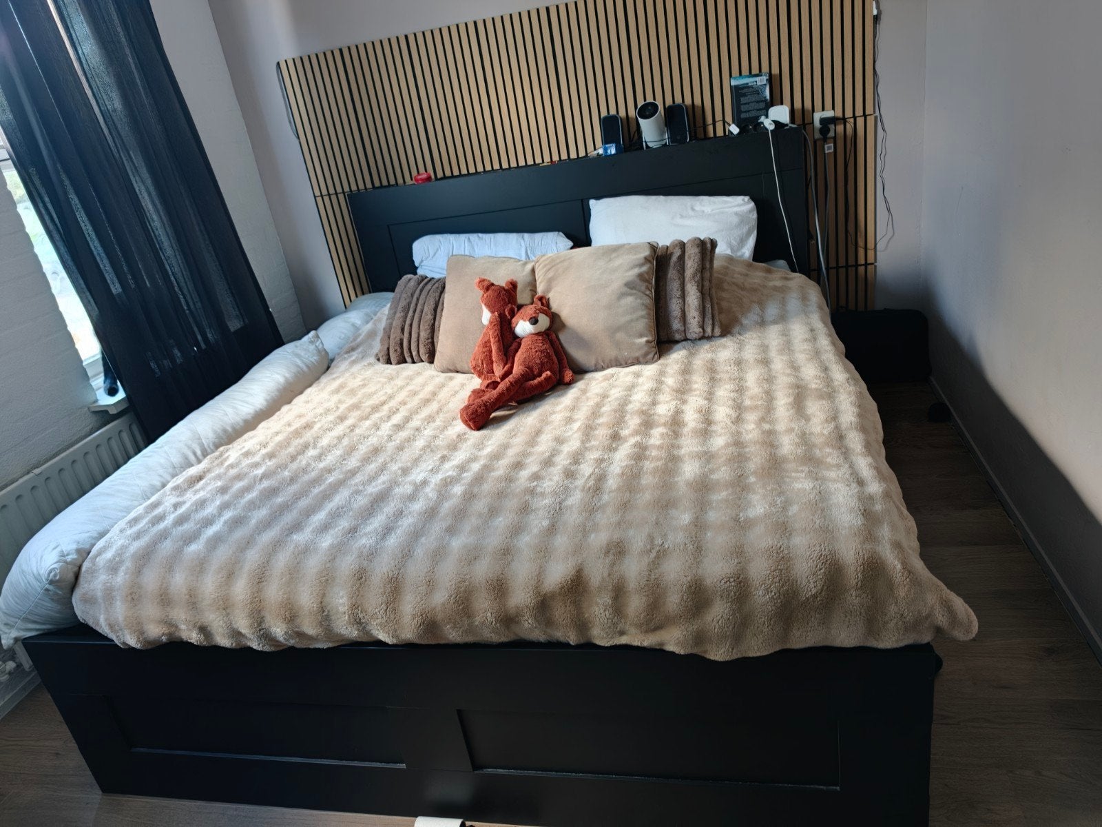 IKEA bed 180x200 met hoofdbord, opbergruimte en 4 lades, Ophalen, Gebruikt, Zwart, Tweepersoons