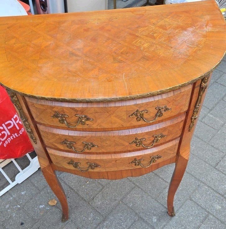 Antieke Halvemaan Commode met Marqueterie en Messing Beslag, Ophalen