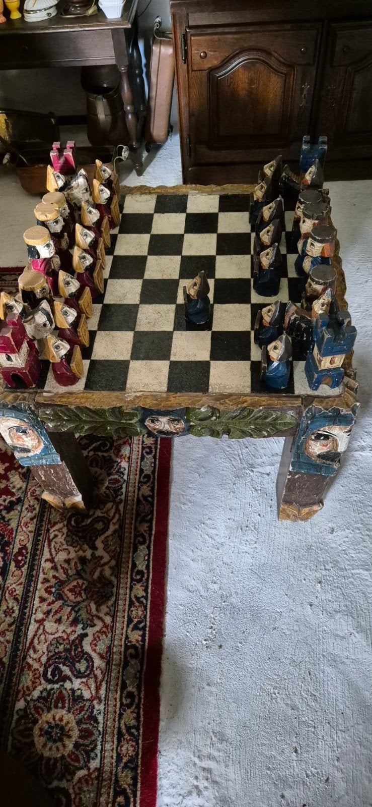 Uniek handgesneden schaaktafel met schaakstukken, Een of twee spelers, Ophalen, Gebruikt
