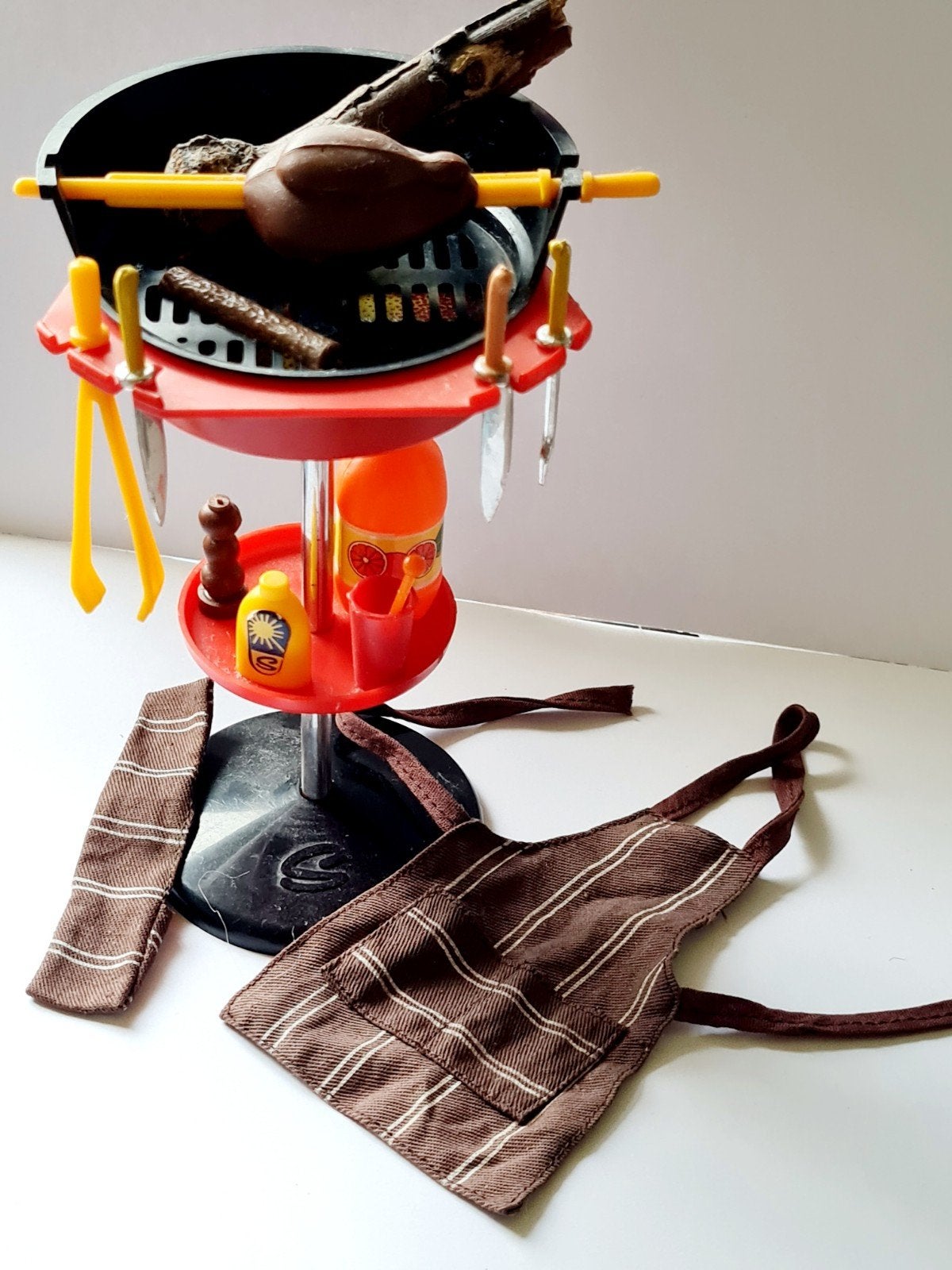 Sindy 70-s barbecue set op Barbie formaat, Ophalen of Verzenden, Zo goed als nieuw, Poppenhuis