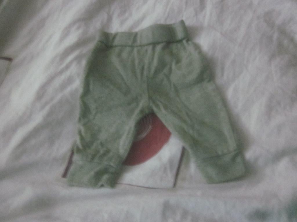 Nieuw zachtgroen/wit gemeleerd prematuur broekje maat 44, Kinderen en Baby's, Babykleding | Prematuur, Ophalen of Verzenden, Nieuw