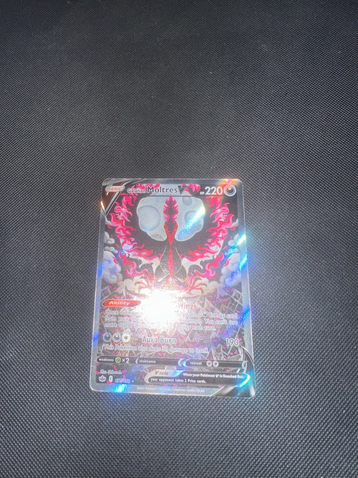 Galarian Moltres V, Hobby en Vrije tijd, Ophalen of Verzenden, Zo goed als nieuw, Losse kaart, Foil