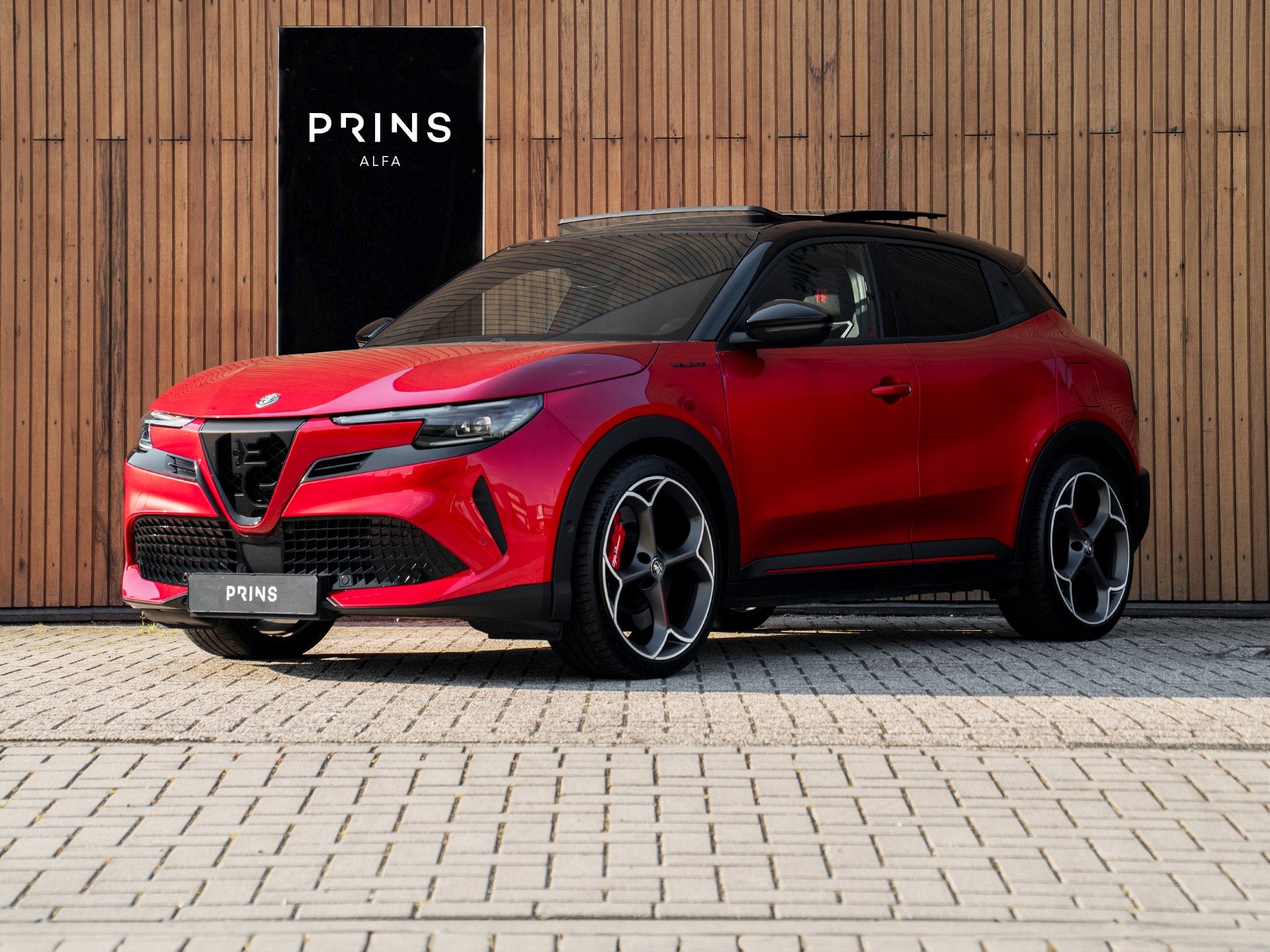 Alfa Romeo Junior Elettrica Veloce 54 kWh | Techno Pack | Sp, Auto's, Dealer onderhouden, Zwart, 1535 kg, Alcantara