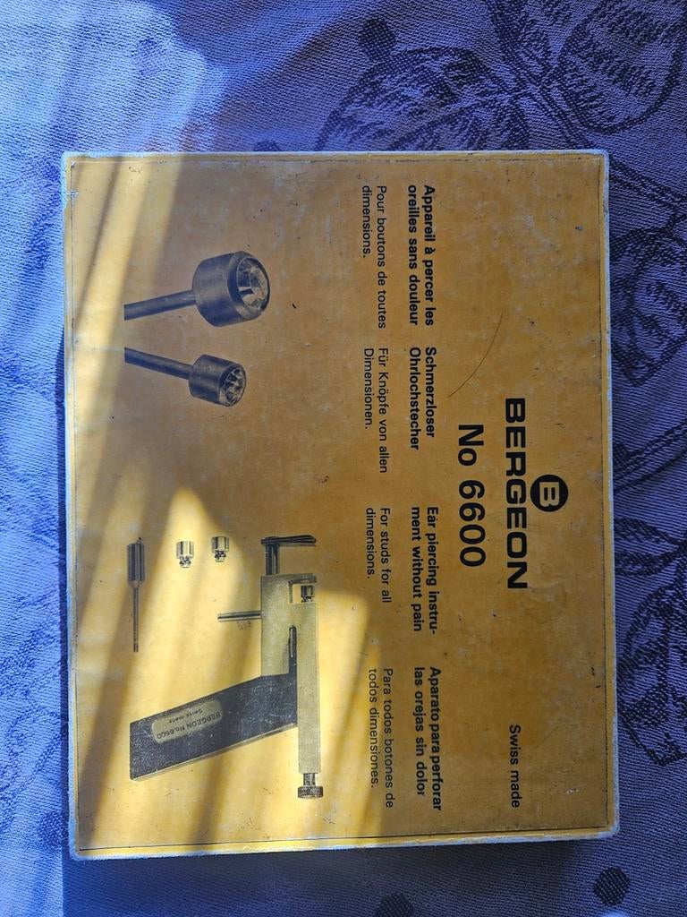 Bergeon No 6600 Oorpiercing Instrument - Swiss Made, Ophalen of Verzenden, Gebruikt, Overige materialen, Oor- of Traguspiercing
