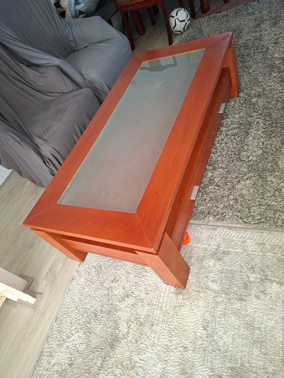 Salontafel met glazen blad en lades - Zo goed als nieuw, Huis en Inrichting, 50 – 75, 100 tot 150 cm, Modern klassiek, Overige houtsoorten