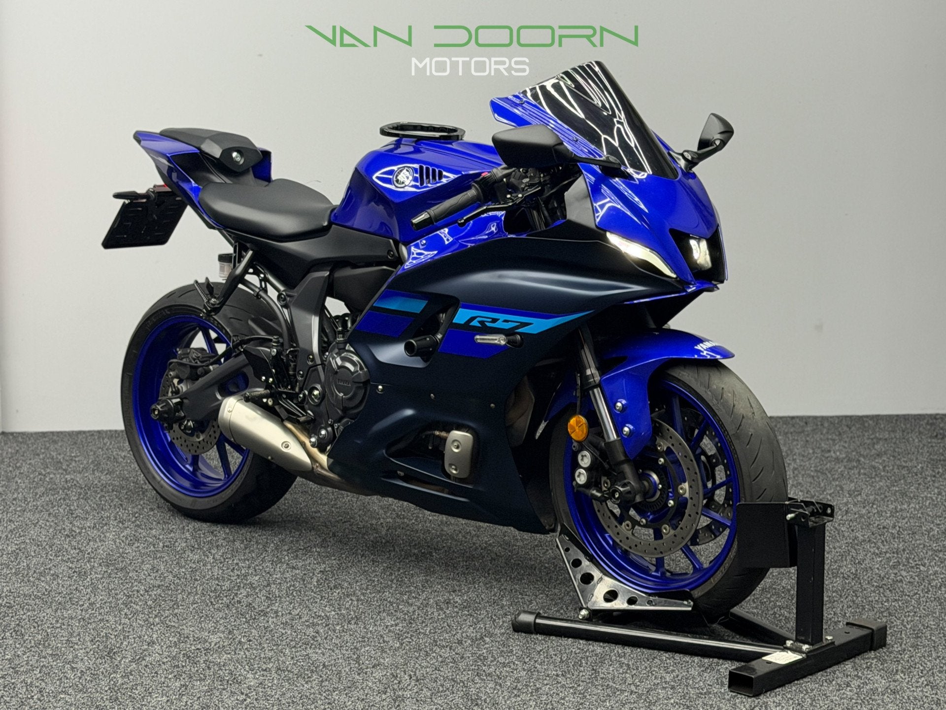 Yamaha R7 ABS | QuickShift | 2025 | 7DKM | Fabrieksgar. 2028, Traction Control, Info@vandoornmotors.nl, Kraaivenstraat 23-5
5048AB  TILBURG, NL