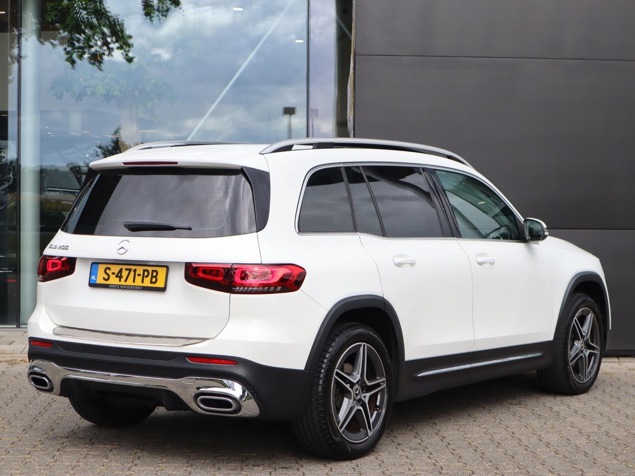 Mercedes-Benz GLB 200 Premium Plus l Trekhaak l Panoramadak, Auto's, 4 cilinders, Leder en Stof, 14 km/l, Bedrijf