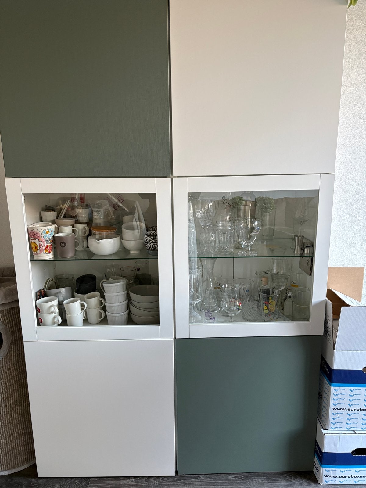 IKEA BESTÅ Kast met Glazen Deuren en Opbergruimte, Ophalen, Zo goed als nieuw