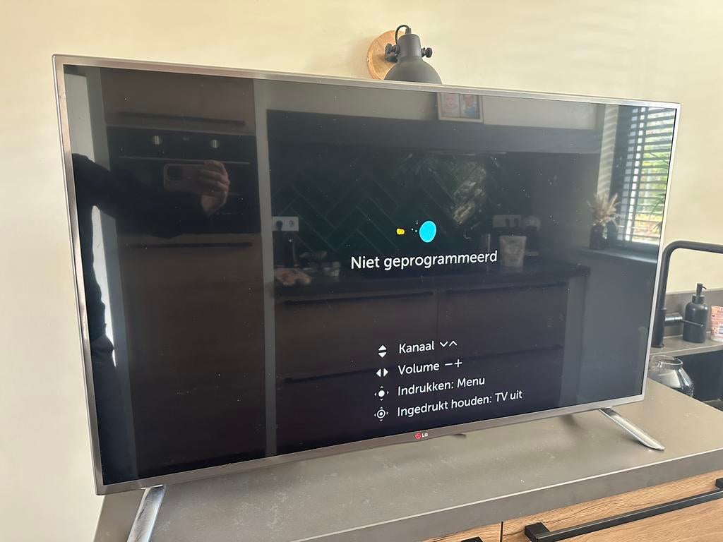 LG 47 inch, 50 Hz, Ophalen of Verzenden, Zo goed als nieuw, 100 cm of meer
