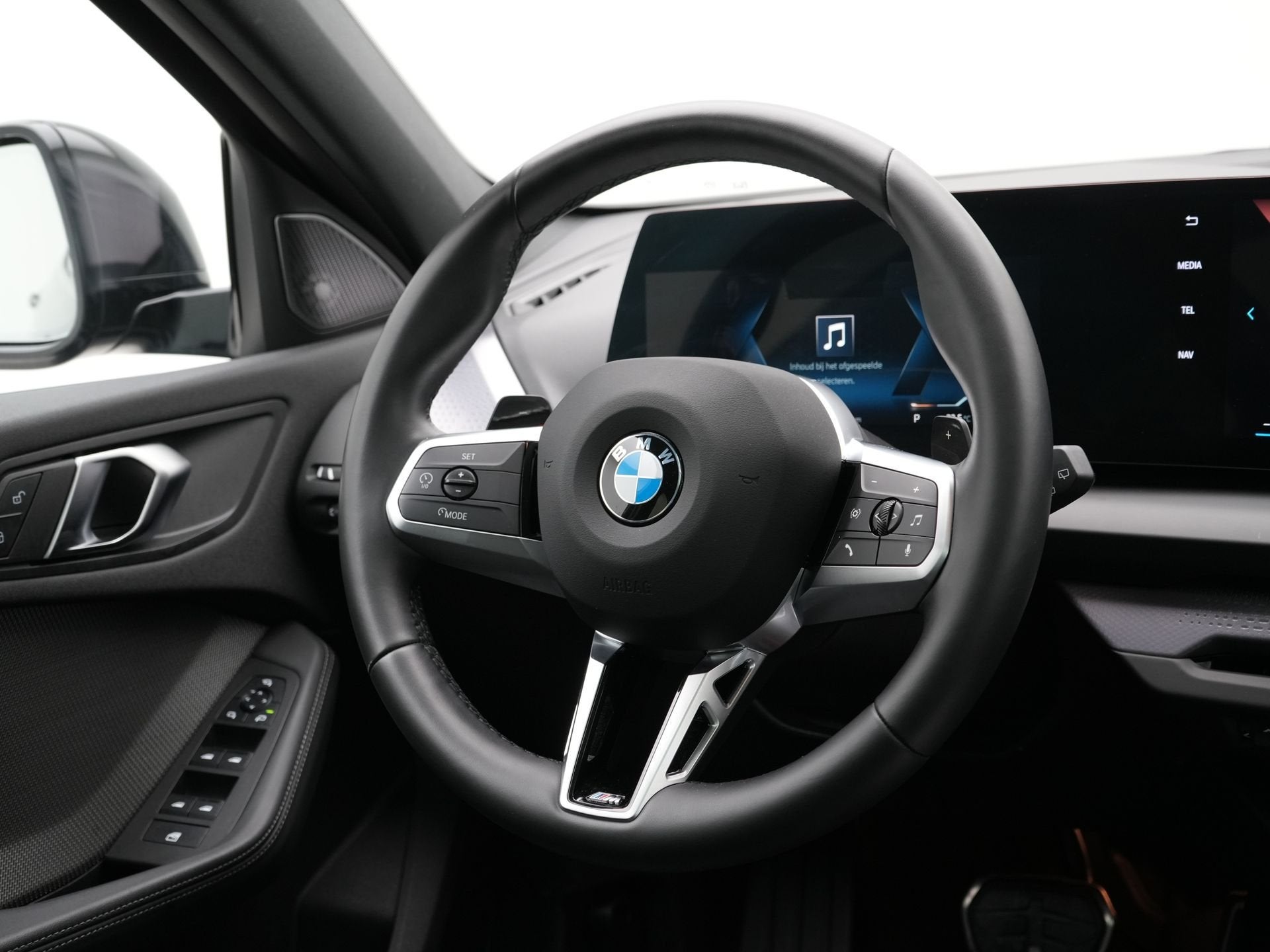 BMW 1 Serie 120 M-Sportpakket Aut. (bj 2025, automaat), 156 pk, Met garantie (alle), Zwart, Origineel Nederlands