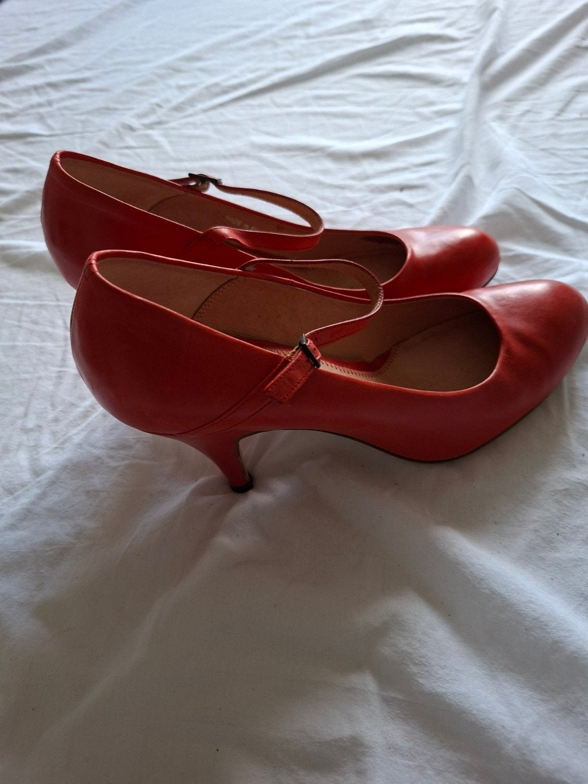Pier One Rode Leren Pumps met Riempje, Maat 40, Kleding | Dames, Pumps, Ophalen of Verzenden, Zo goed als nieuw, Pier One