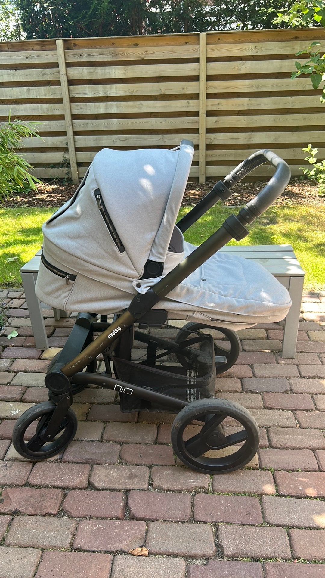 Mutsy Nio kinderwagen grijs, Kinderen en Baby's, Kinderwagens en Combinaties, Ophalen of Verzenden, Zo goed als nieuw, Mutsy