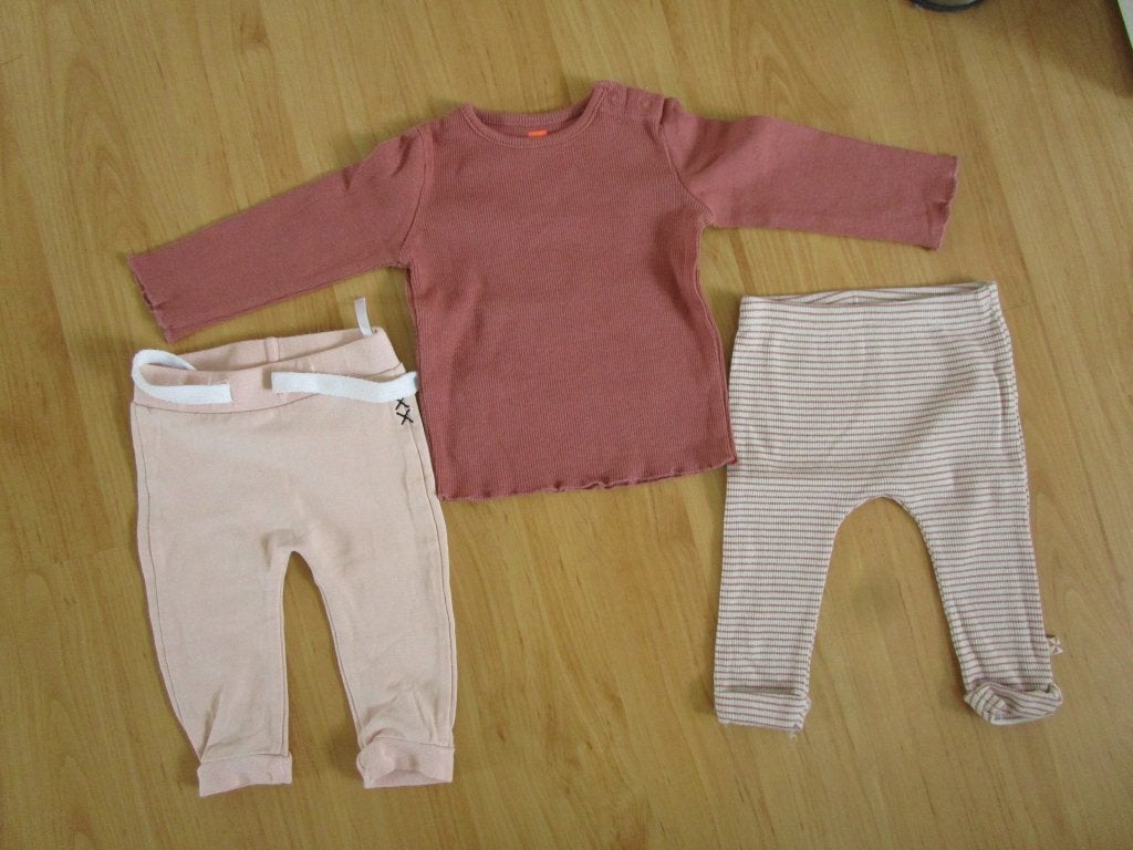 Drie delige set maat 62 - 2x broekje + 1x shirtje, Meisje, Ophalen of Verzenden, Zo goed als nieuw, Setje