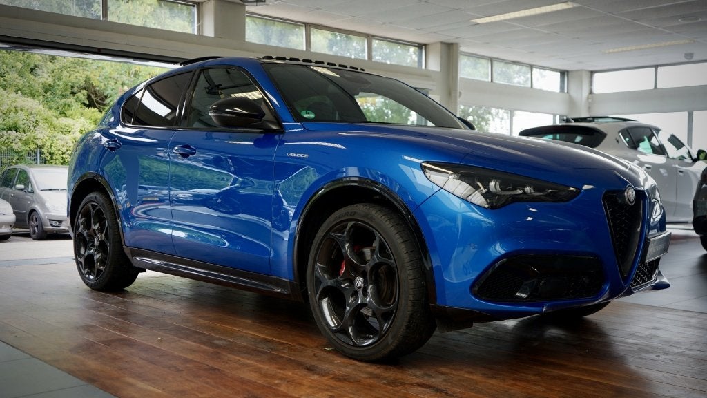 Alfa Romeo Stelvio 2.0 T AWD Veloce | elektr trekhaak | Pano, Auto's, Automaat, 12 maanden, Zwart, 4 cilinders