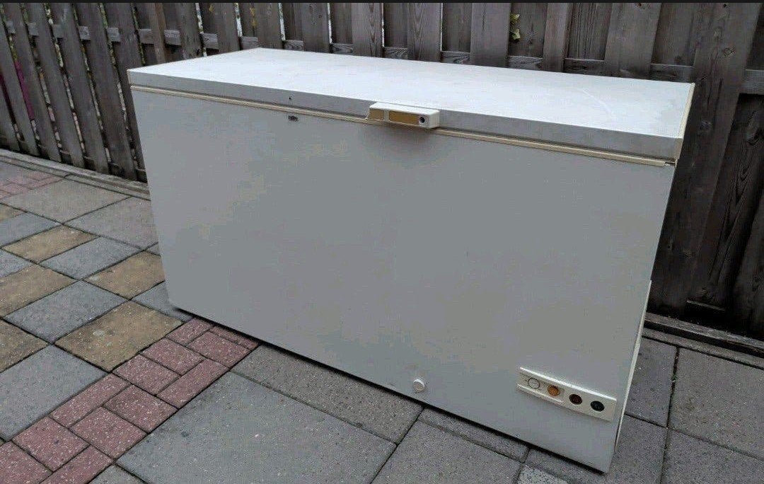 Ruime en betrouwbare Caravell CLM 400 vrieskist, Ophalen, Gebruikt, 90 cm of meer