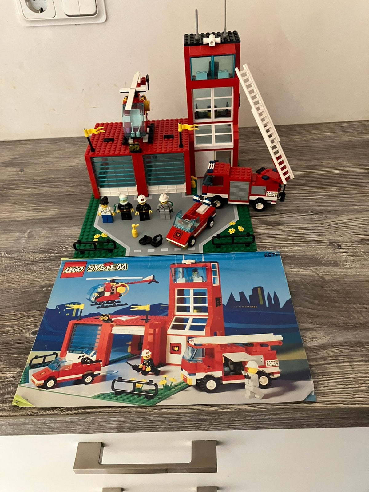 Lego System 6571 brandweerkazerne met boekje, Gebruikt, Lego, Ophalen of Verzenden, Inclusief instructies
