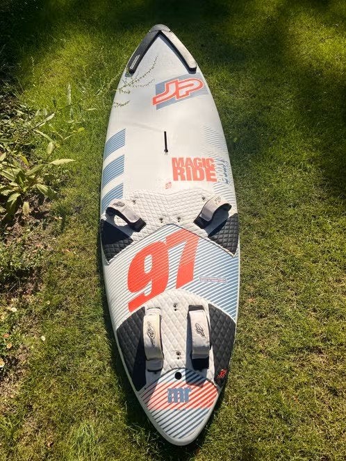 JP Magic Ride 97L Freeride surfplank, Watersport en Boten, Windsurfen, Ophalen, Gebruikt, Minder dan 250 cm, Met vin(nen)