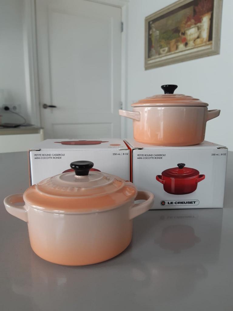2 Le Creuset Mini Cocottes Peche Nieuw, Ophalen of Verzenden, Nieuw, Overige stijlen, Schaal of Schalen
