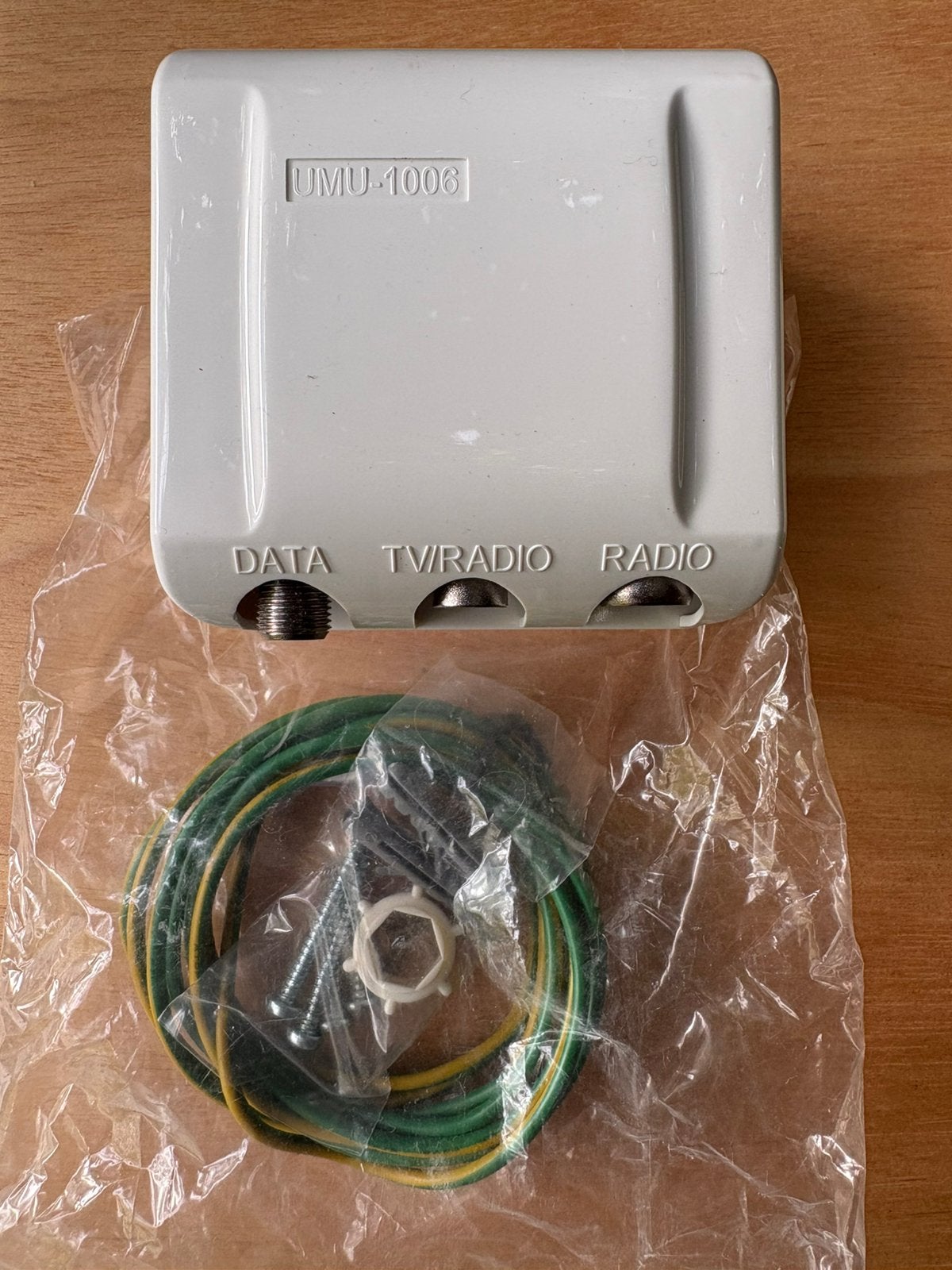 Coax Technetix DIO-01 + UMU-1006, Ophalen of Verzenden, Zo goed als nieuw, Stopcontact