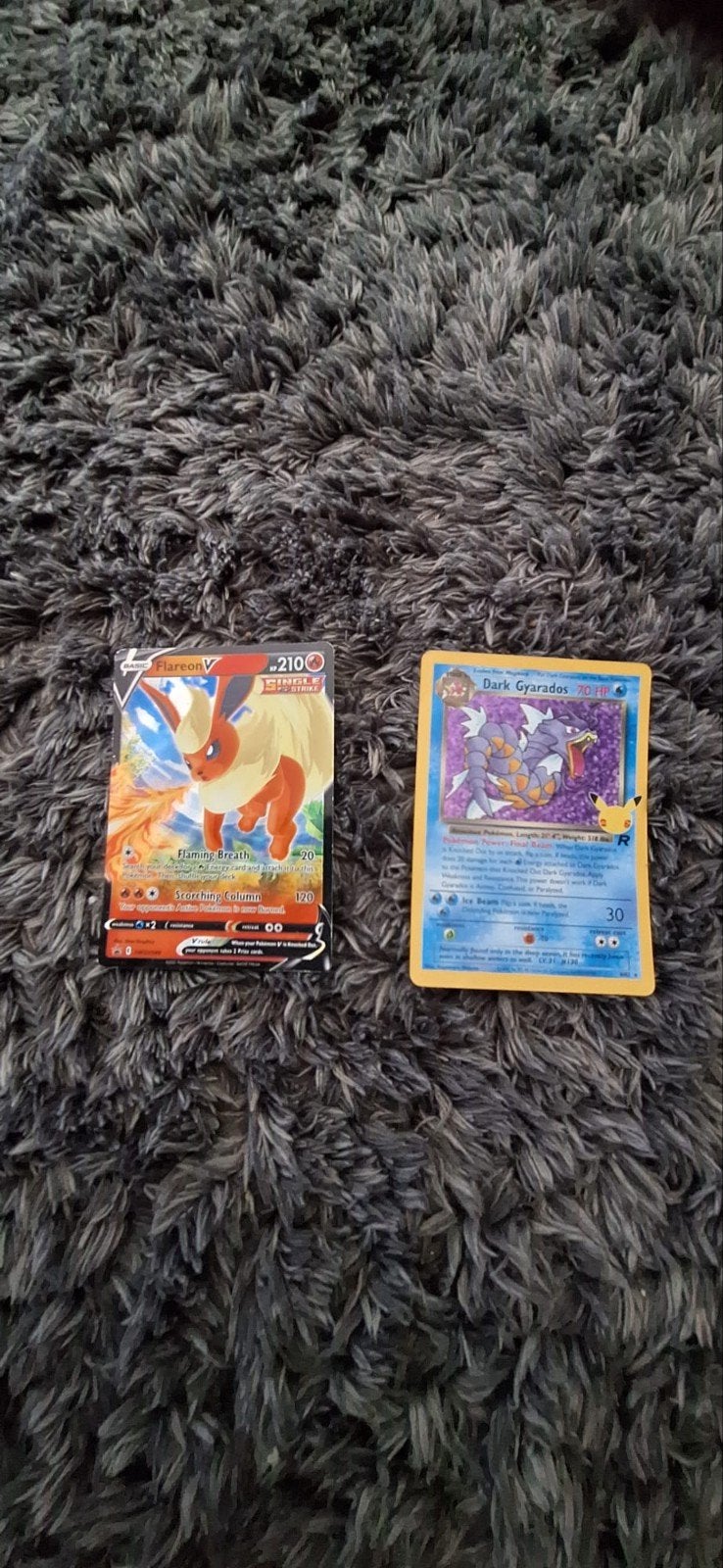 Pokémon kaarten: Flareon V en Dark Gyarados, Ophalen of Verzenden, Gebruikt, Meerdere kaarten