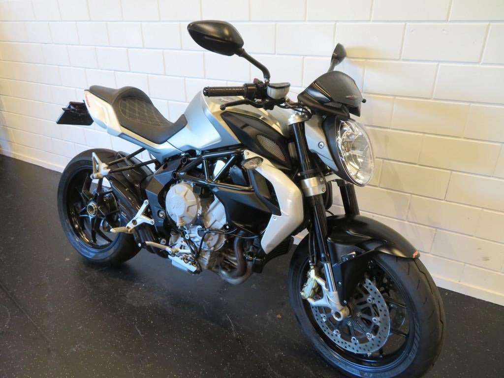 MV Agusta BRUTALE 675 SUPER FRAAI! (bj 2013), Motoren, Motoren | MV Agusta, 675 cc, Bedrijf, Naked bike