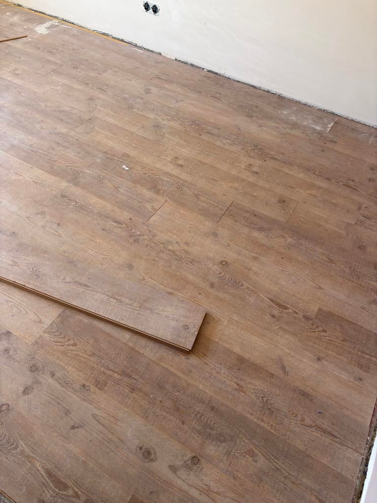 Laminaatvloer, ongeveer 40m2, Ophalen, Gebruikt, Bruin, 25 tot 50 m²