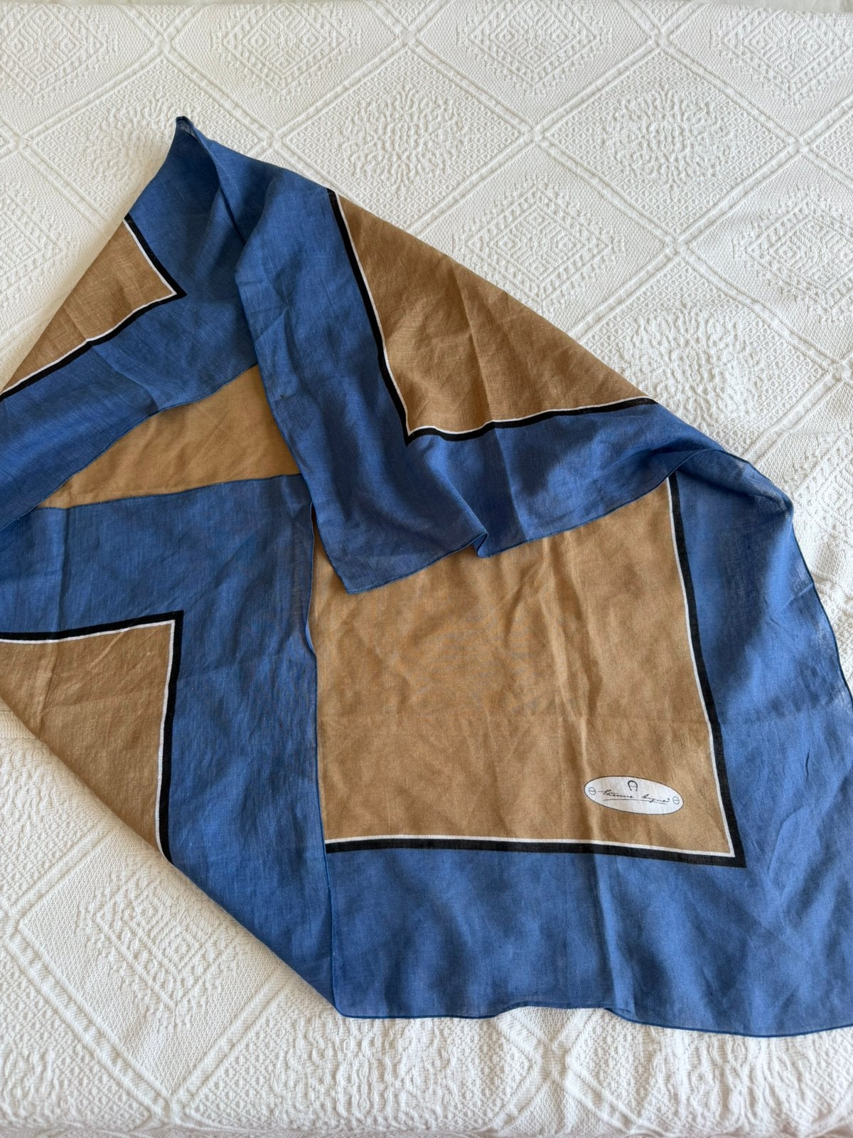 Etienne Aigner sjaal 84x84, Kleding | Dames, Ophalen of Verzenden, Zo goed als nieuw, Maat 42/44 (L), Sjaal