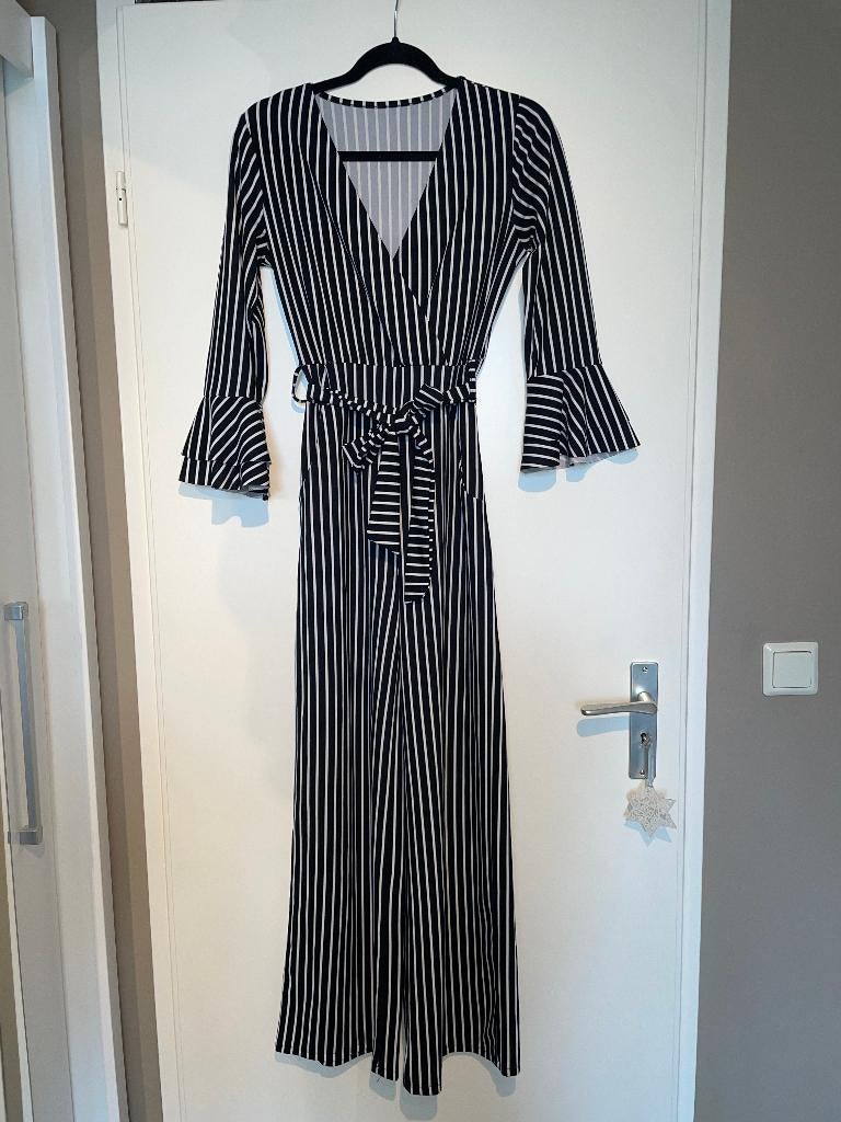 zwart wit gestreept flared pants jumpsuit peplum mouwen mt M, Kleding | Dames, Jumpsuits, Maat 38/40 (M), Boetiek, Zwart, Ophalen of Verzenden