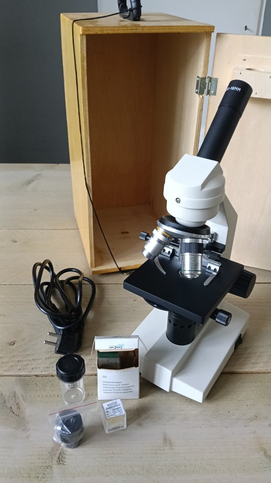 Biologische Microscoop met Koffer en Accessoires, Ophalen, Zo goed als nieuw, 400x tot 1000x, Biologische microscoop