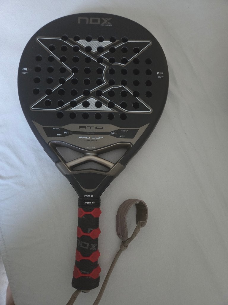 Padel racket nox At10 pro cup hard 2026, Ophalen of Verzenden, Zo goed als nieuw, Padelracket