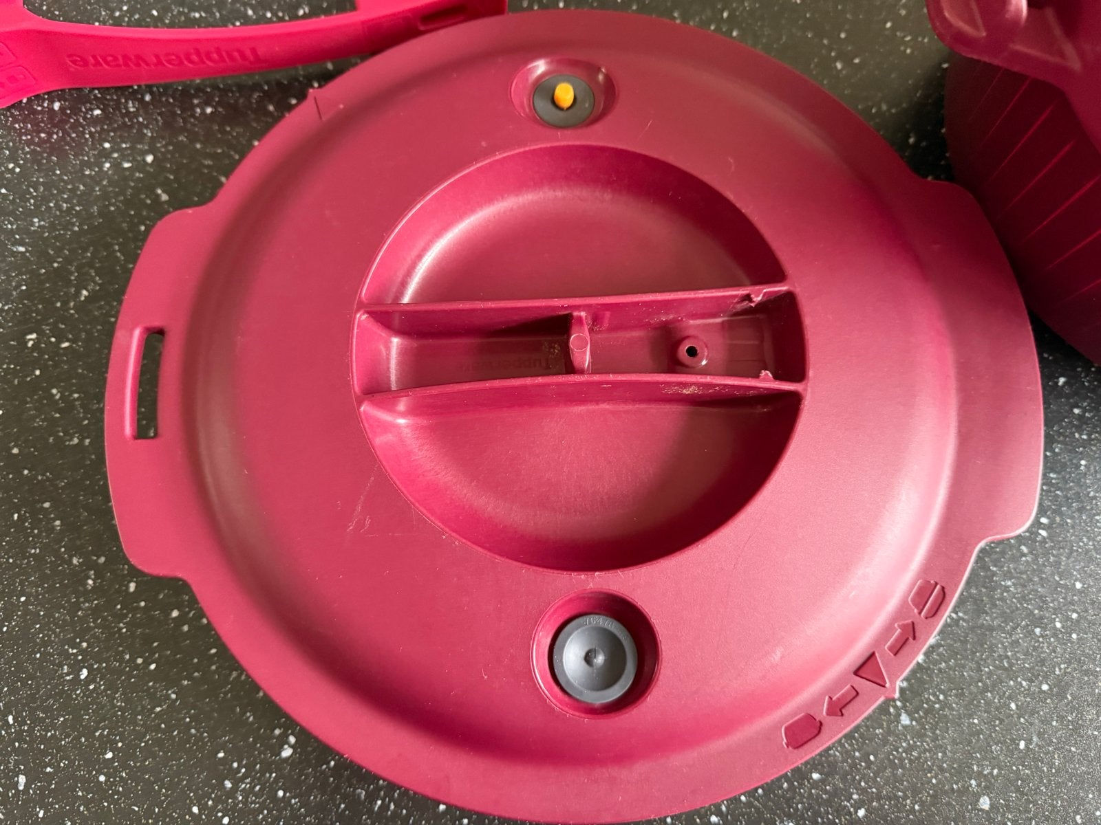 Tupperware MicroMinute snelkookpan voor magnetron 3L - Rood, Gebruikt, Overige typen, Ophalen of Verzenden, Magnetronbestendig
