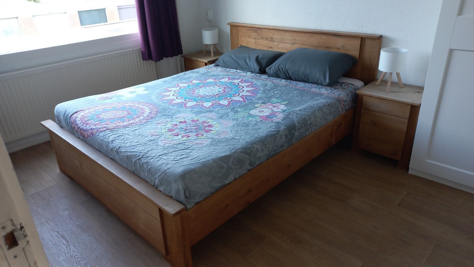 Massief teakhouten bed 160 x 200 met 2 nachtkastjes 37x45x55, Ophalen, Gebruikt, Tweepersoons, Teak-hout stoer en sterk