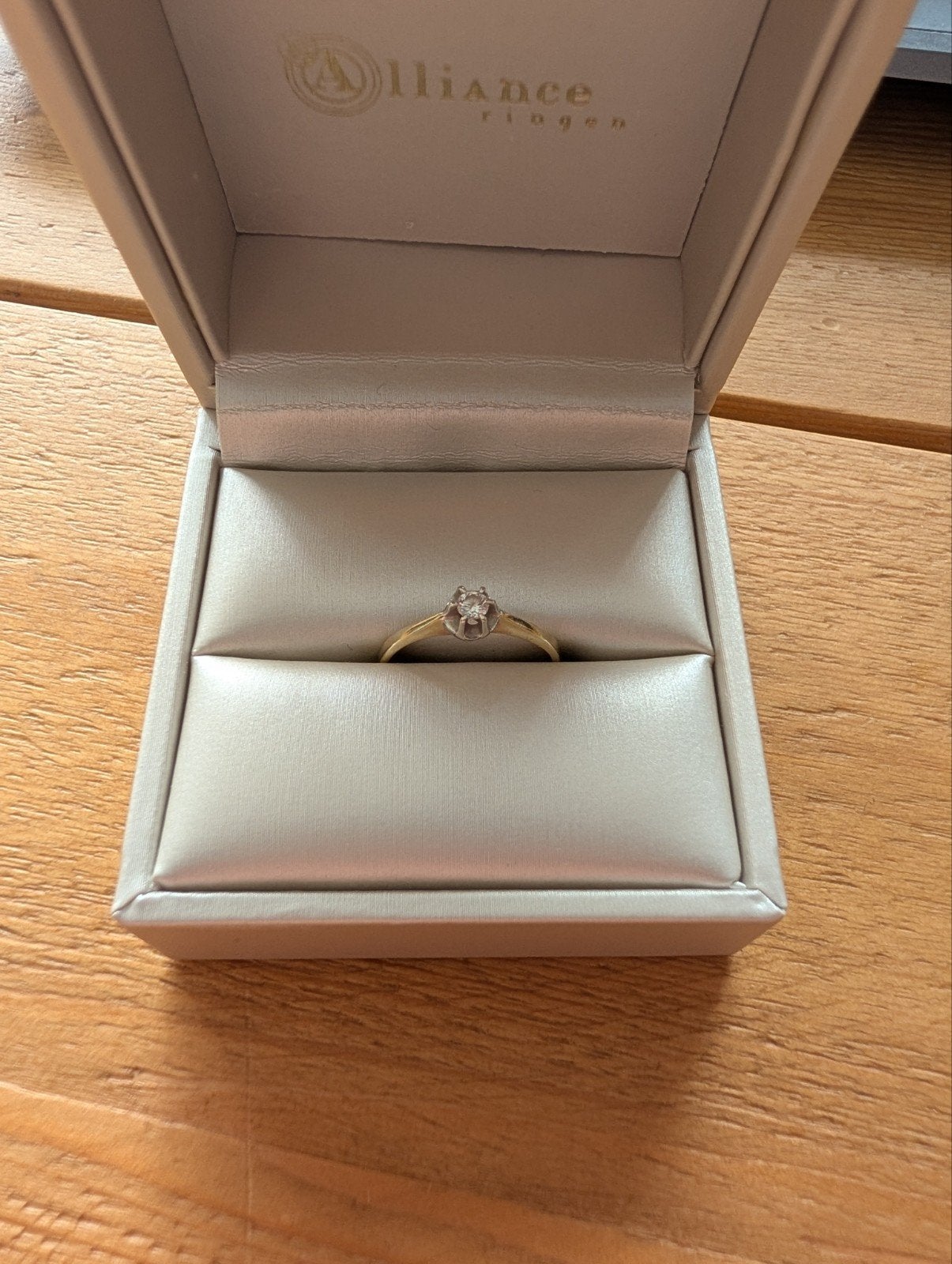 Dames Ring met 0.10 crt Diamant en Spiegelchaton - Maat 18, 18 tot 19, Gebruikt, Ophalen of Verzenden, Dame