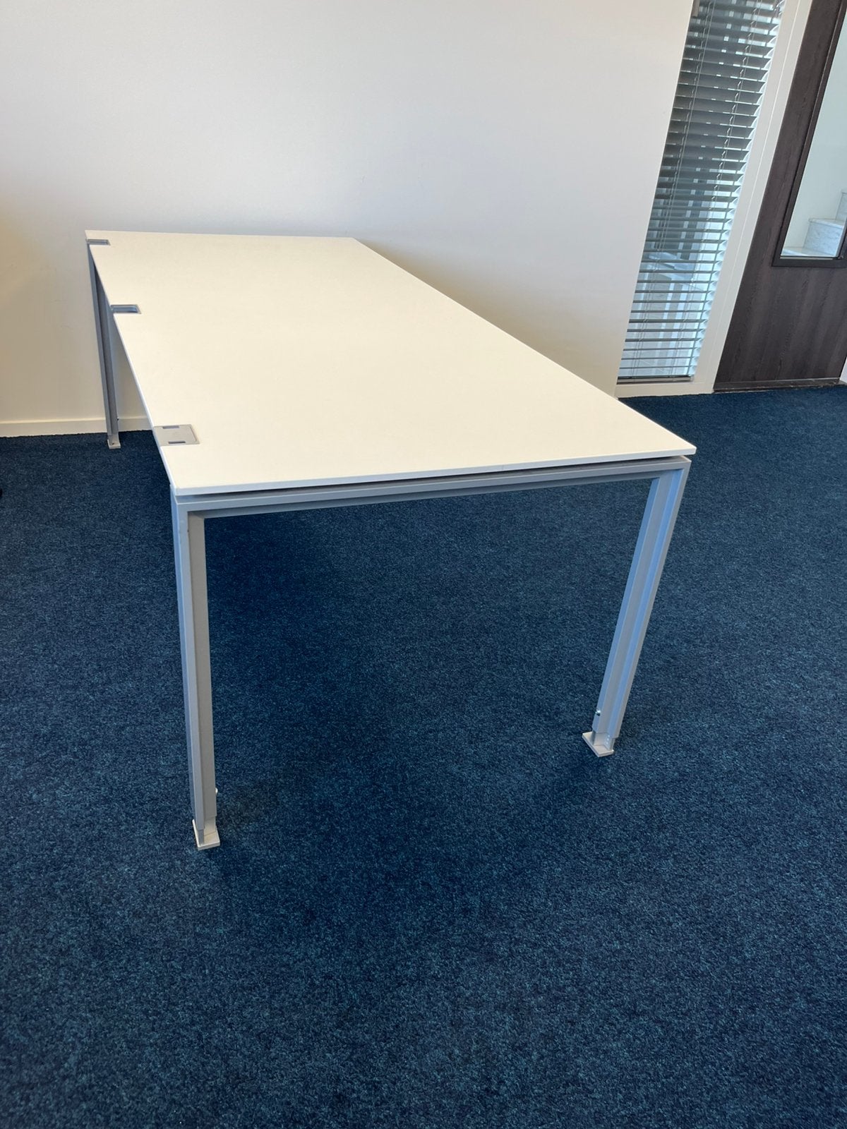 Grote bureau / werk tafel met kabelgoot 200x90x72 cm, Ophalen, Zo goed als nieuw