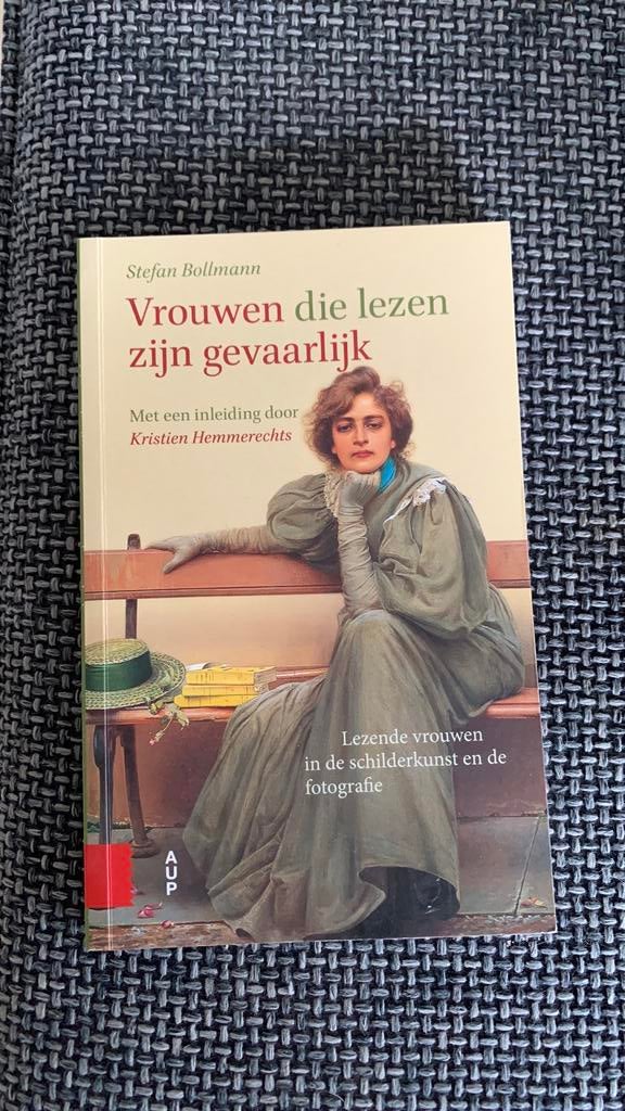 Stefan Bollmann - Vrouwen die lezen zijn gevaarlijk, Ophalen of Verzenden, Zo goed als nieuw, Stefan Bollmann
