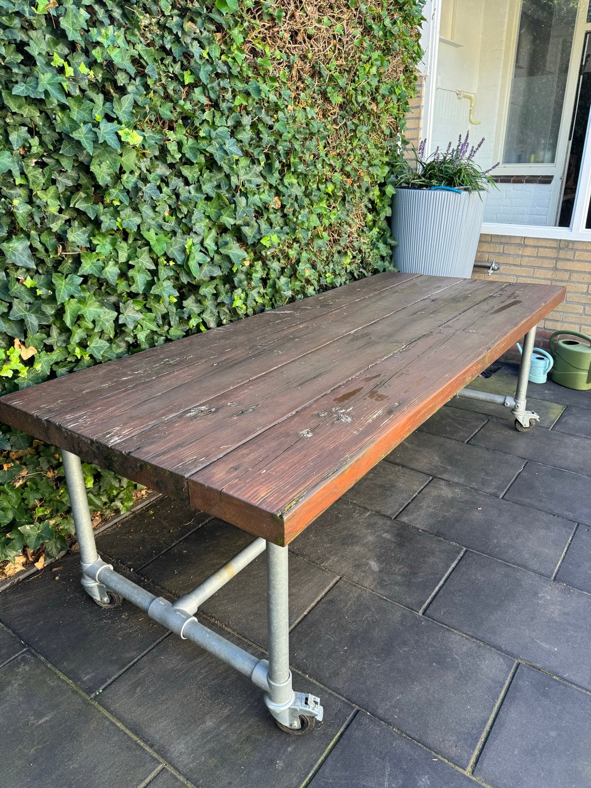 Gratis tuintafel op wieltjes - 230x98cm, Ophalen, Gebruikt, Rechthoekig, Hout