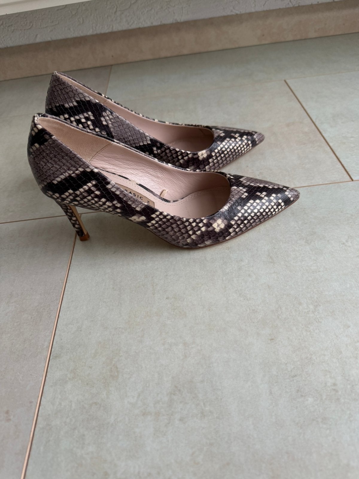 Mooie zara pumps, Ophalen of Verzenden, Zo goed als nieuw, Zwart