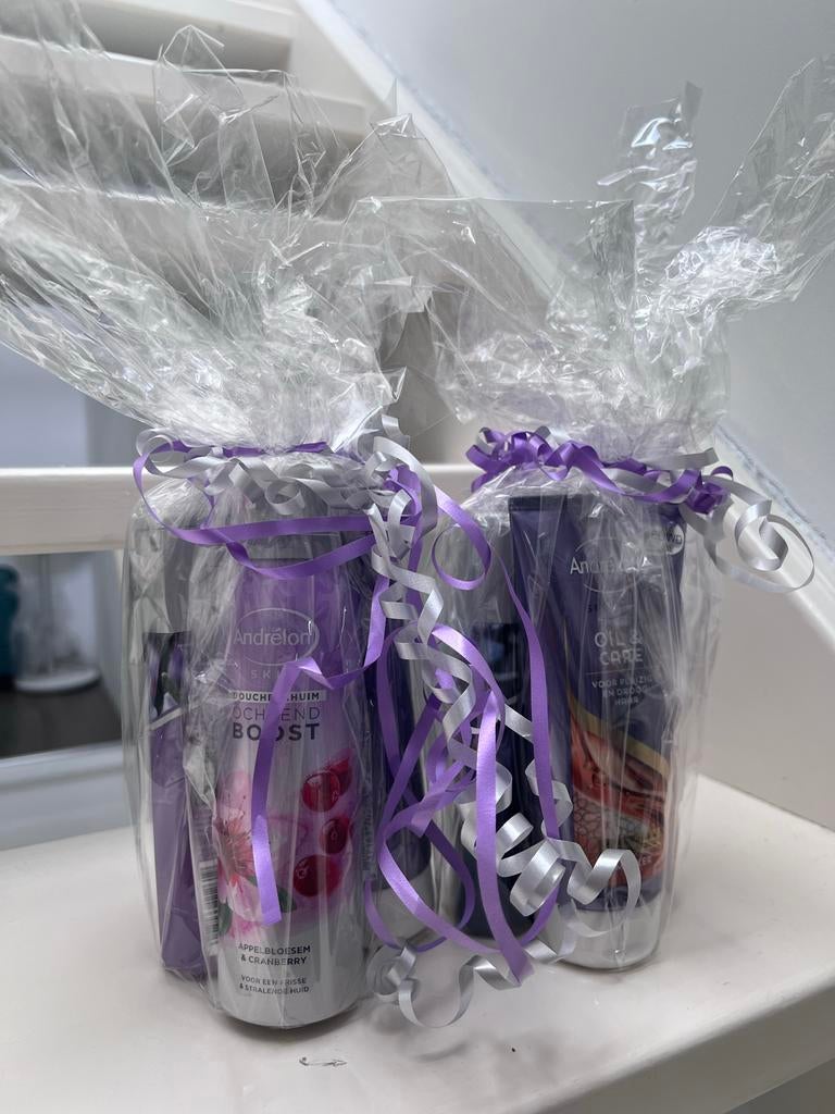Twee samengestelde cadeaupakketjes met bad- en doucheproduct, Ophalen of Verzenden, Nieuw, Bad & Douche